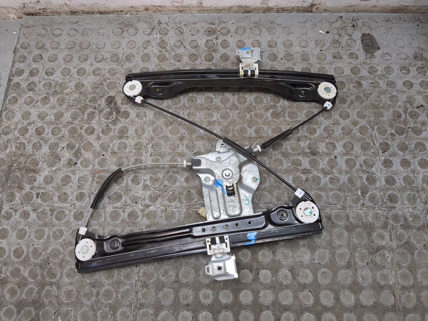 Стеклоподъемник электр. передний правый