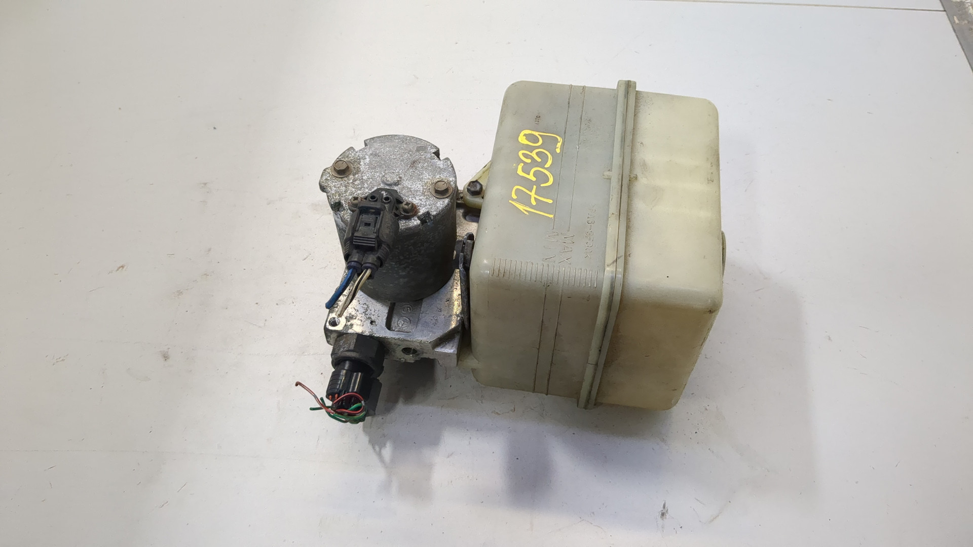 Насос регулировки подвески