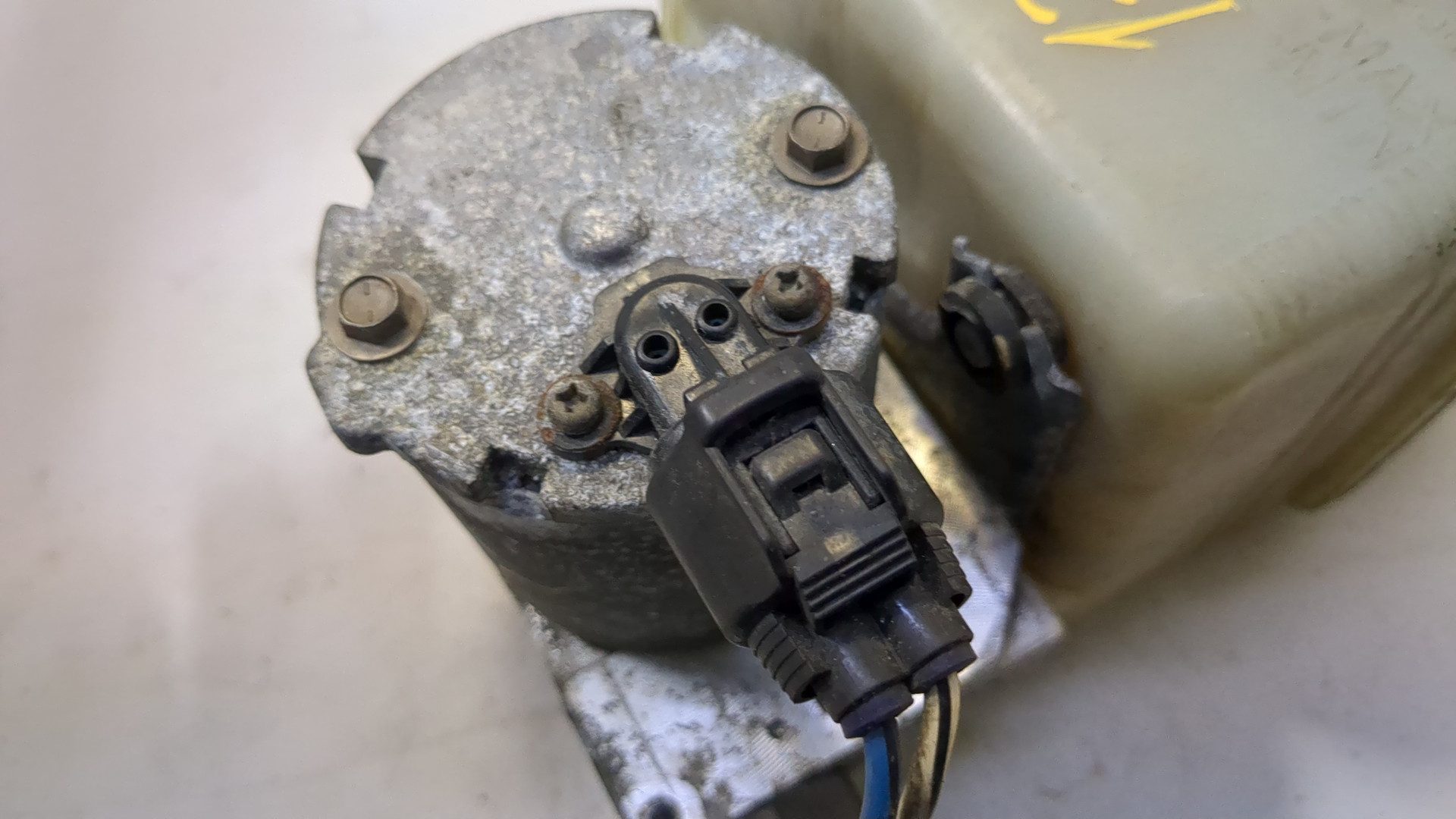 Насос регулировки подвески