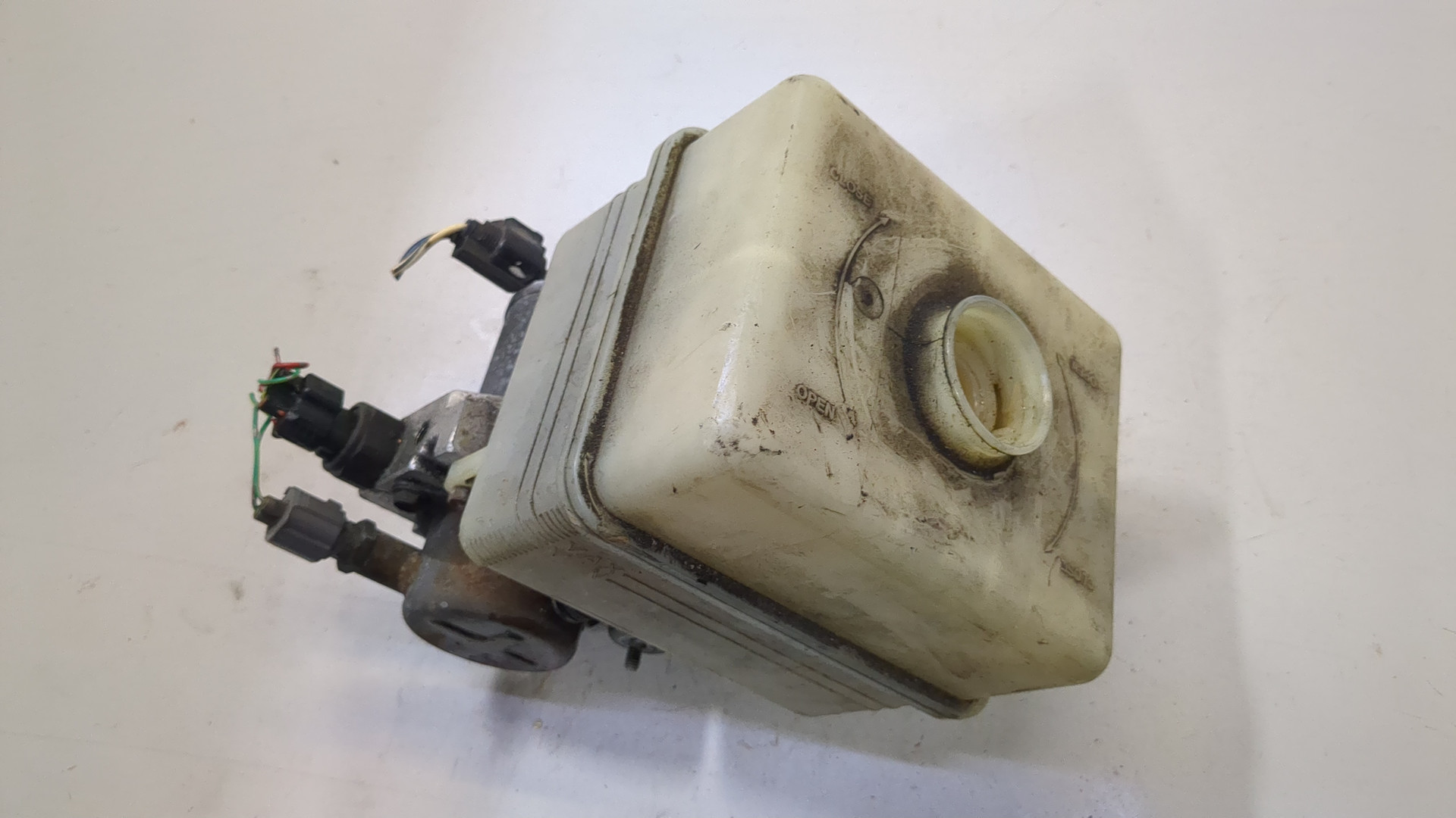 Насос регулировки подвески