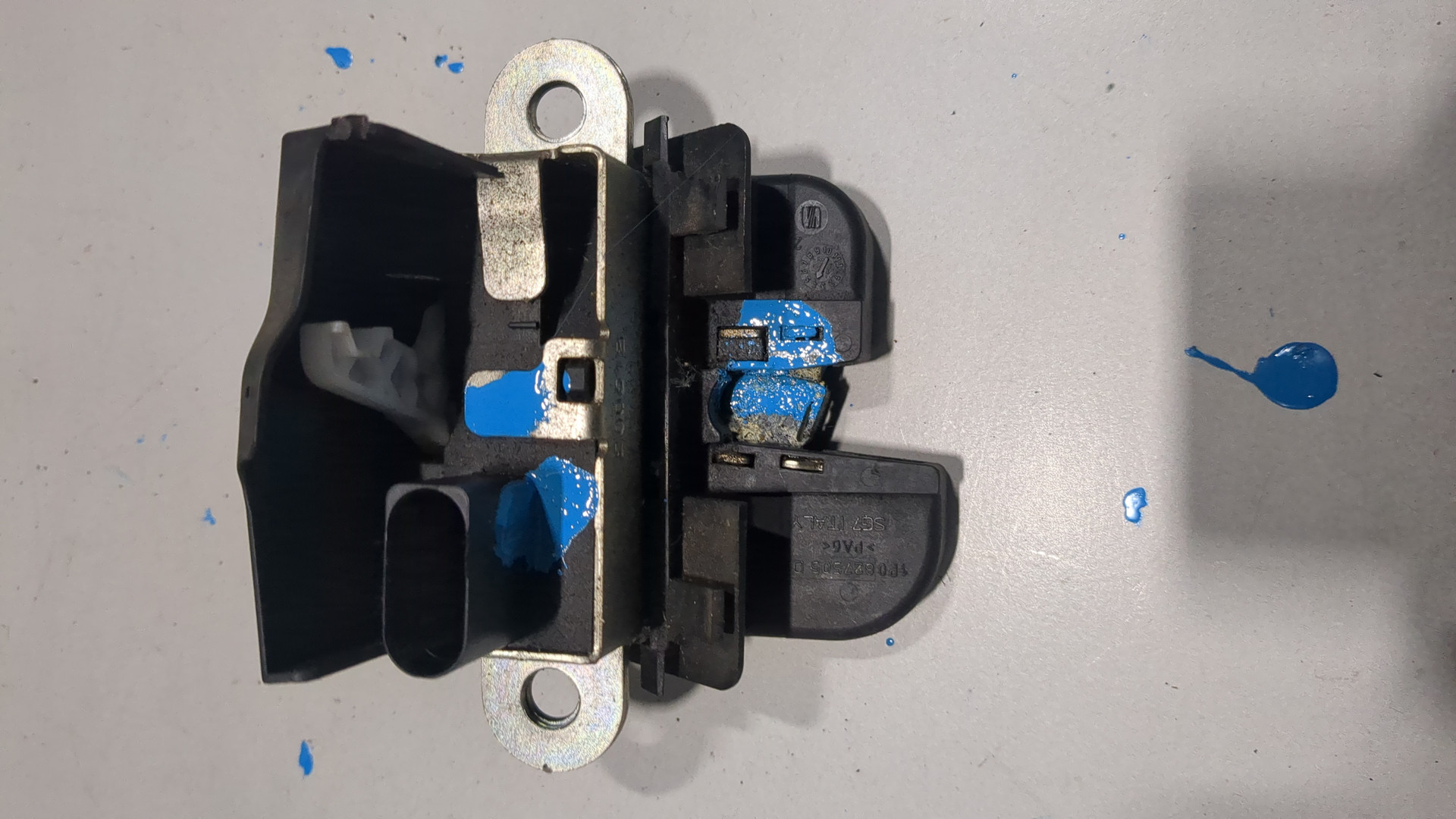 Замок багажника