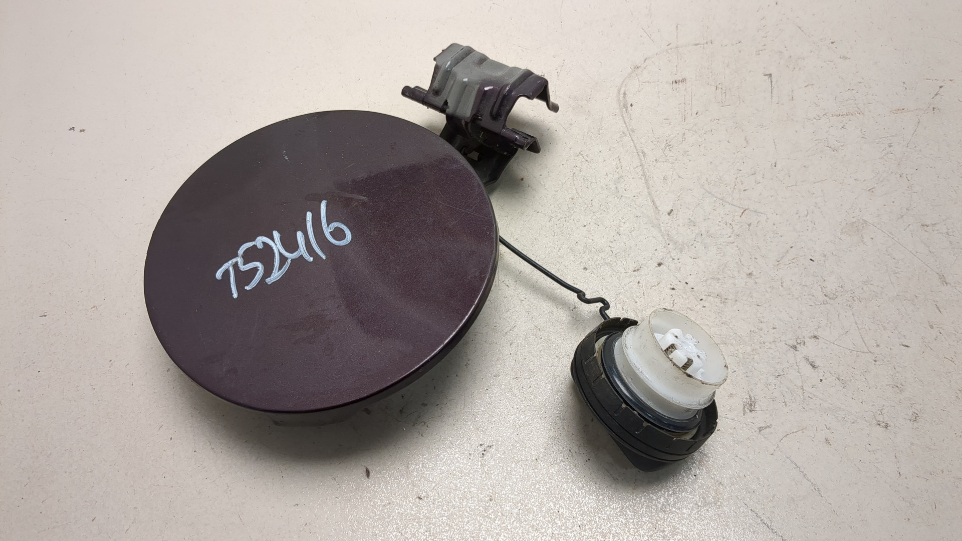 Лючок бензобака