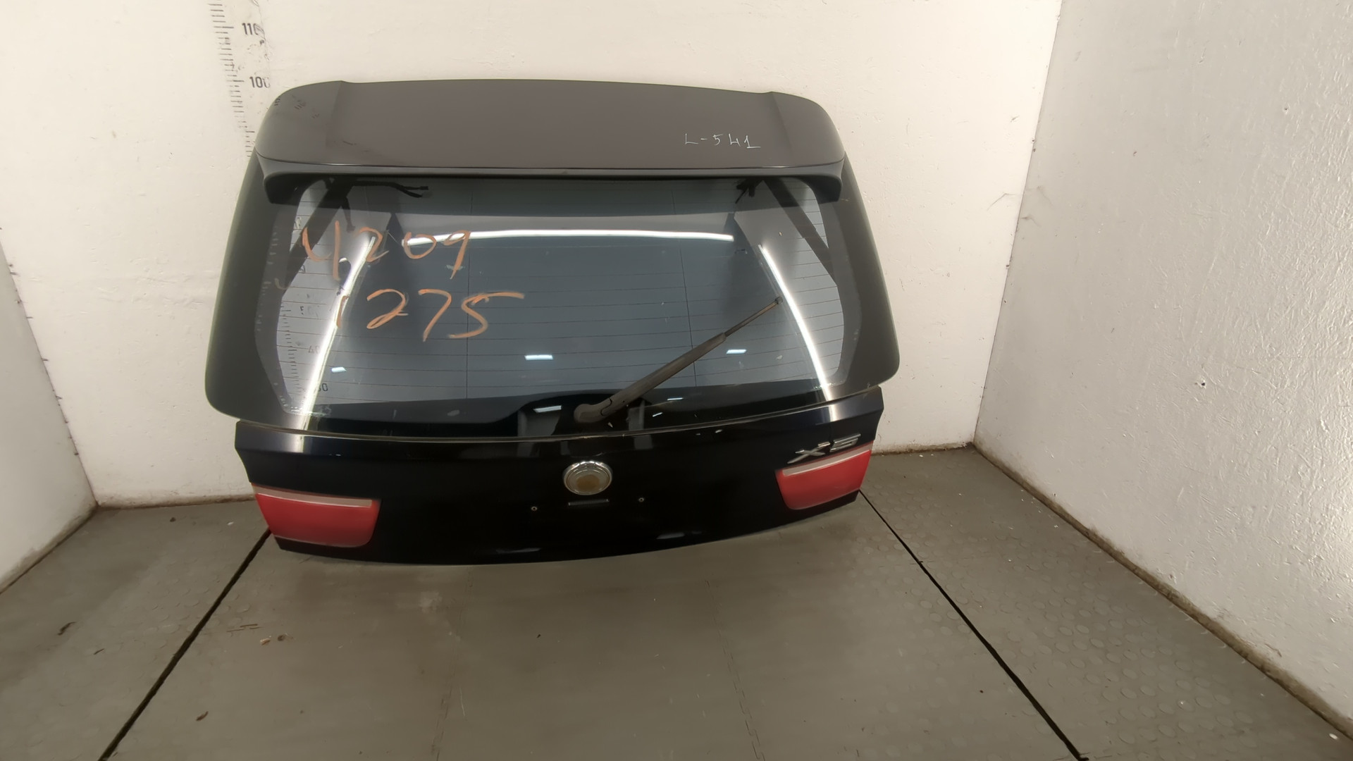 Дверь багажника