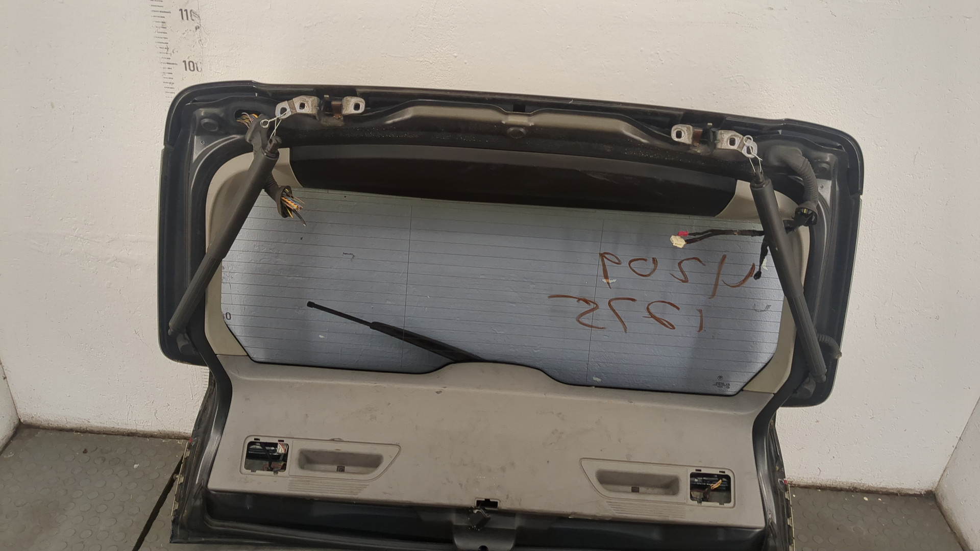 Дверь багажника