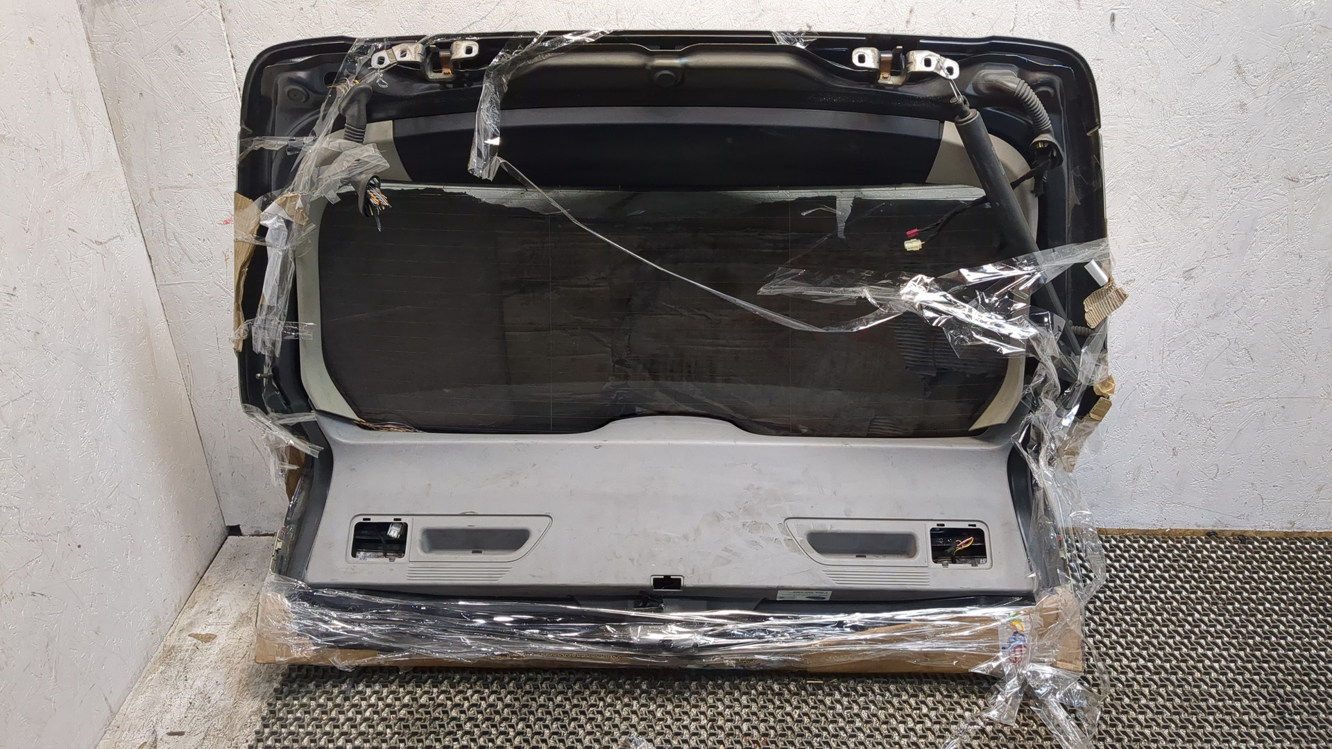 Дверь багажника