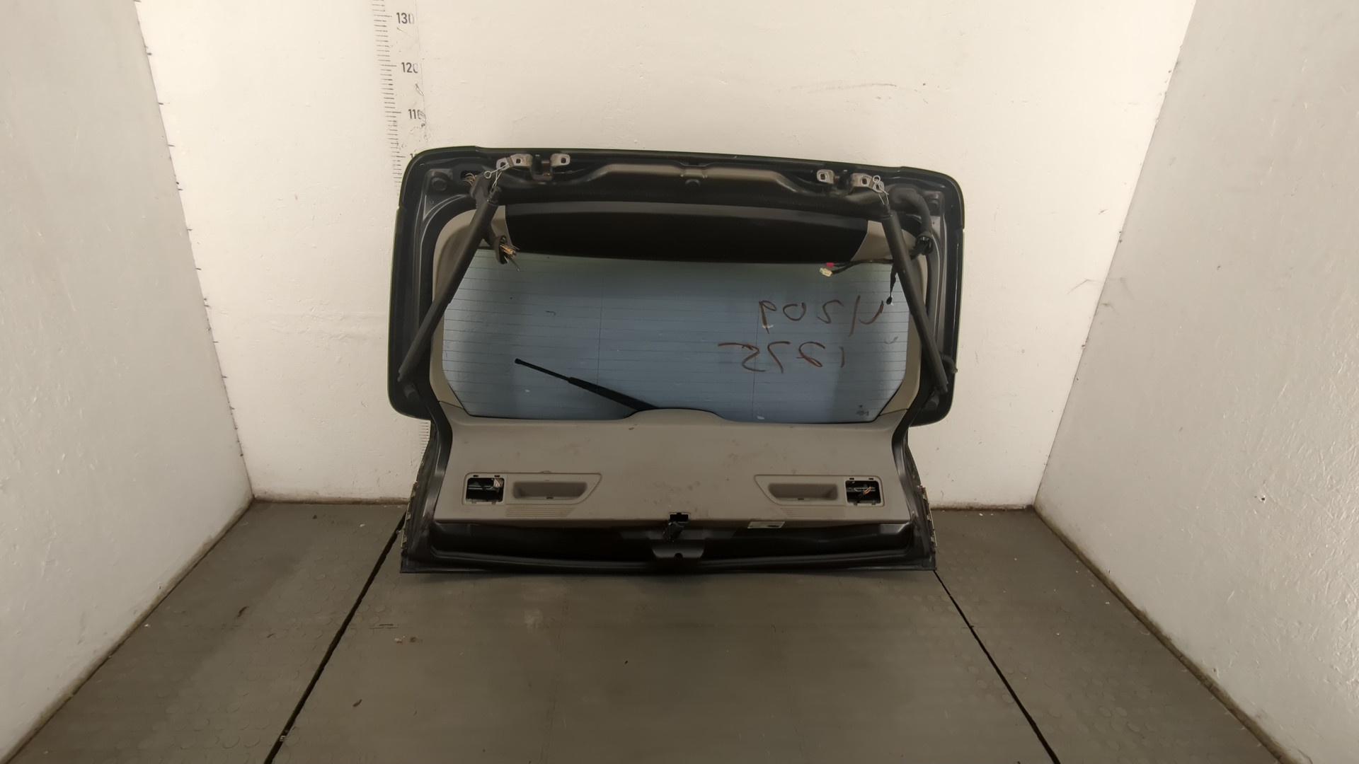 Дверь багажника