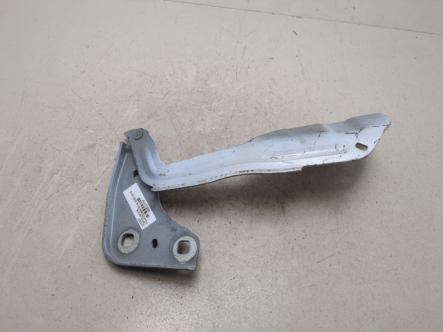 Петля капота правая