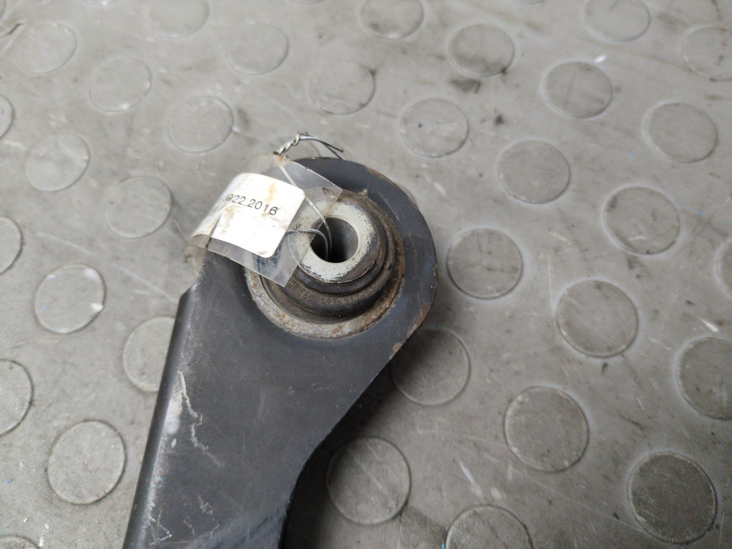 Рычаг задний левый