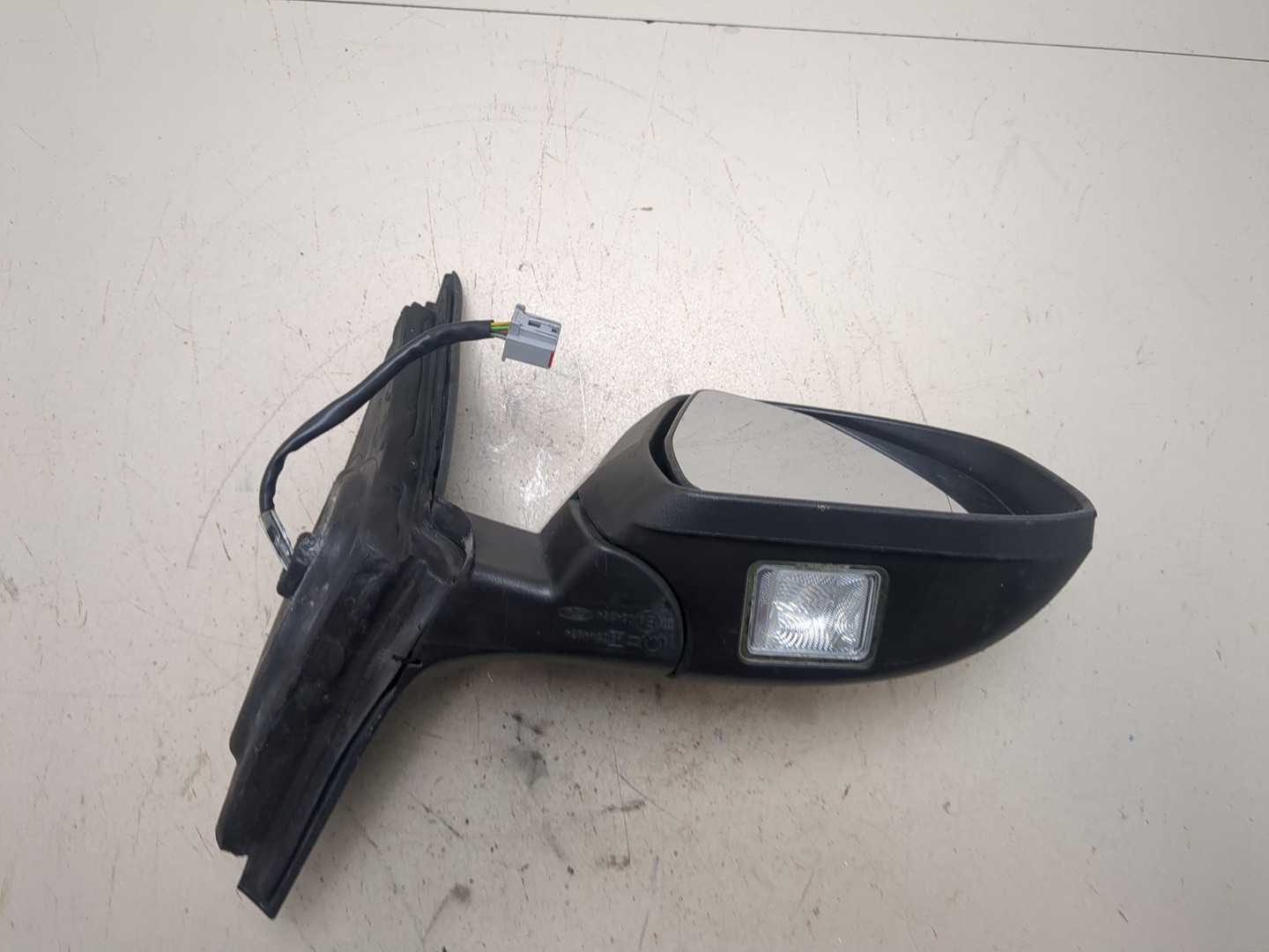 Зеркало правое электрическое