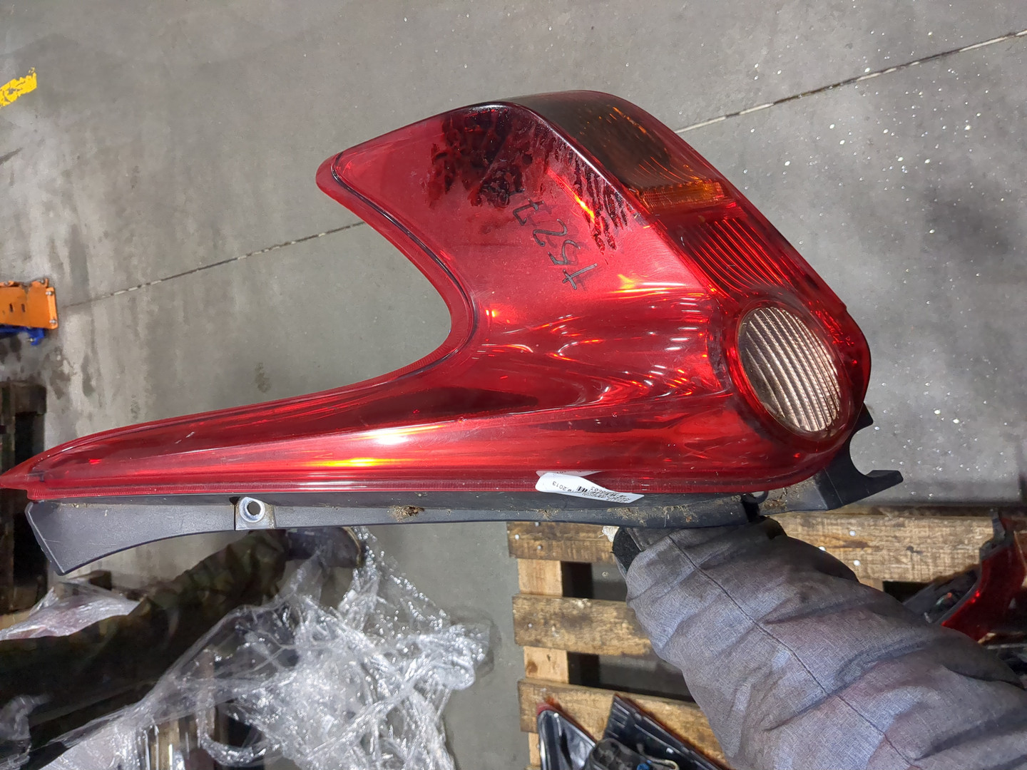 Фонарь задний правый