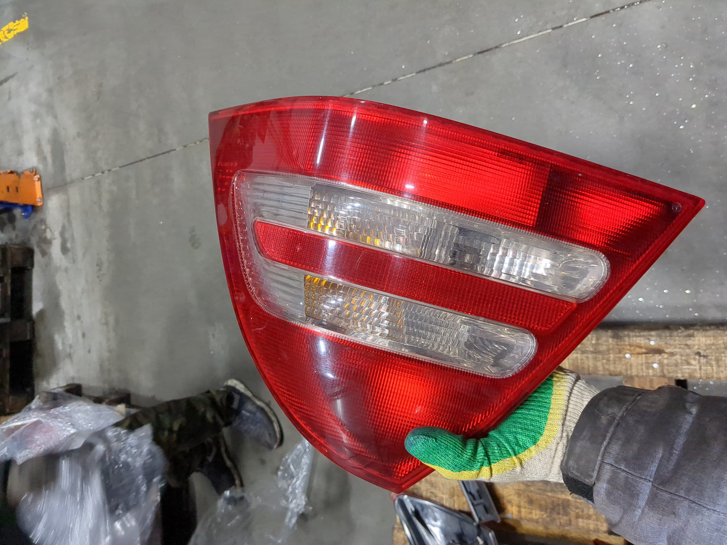 Фонарь задний правый