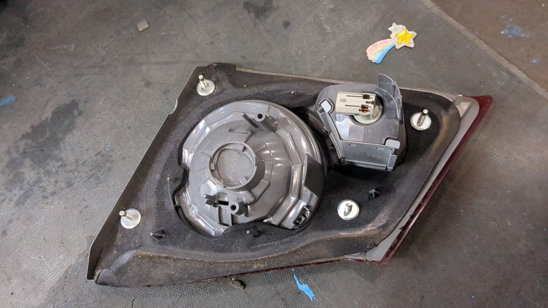 Фонарь задний внутренний левый