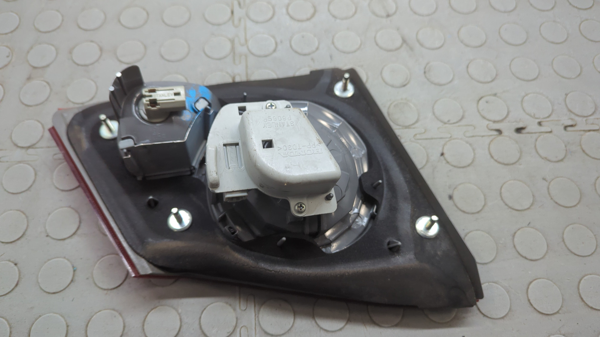 Фонарь задний внутренний правый