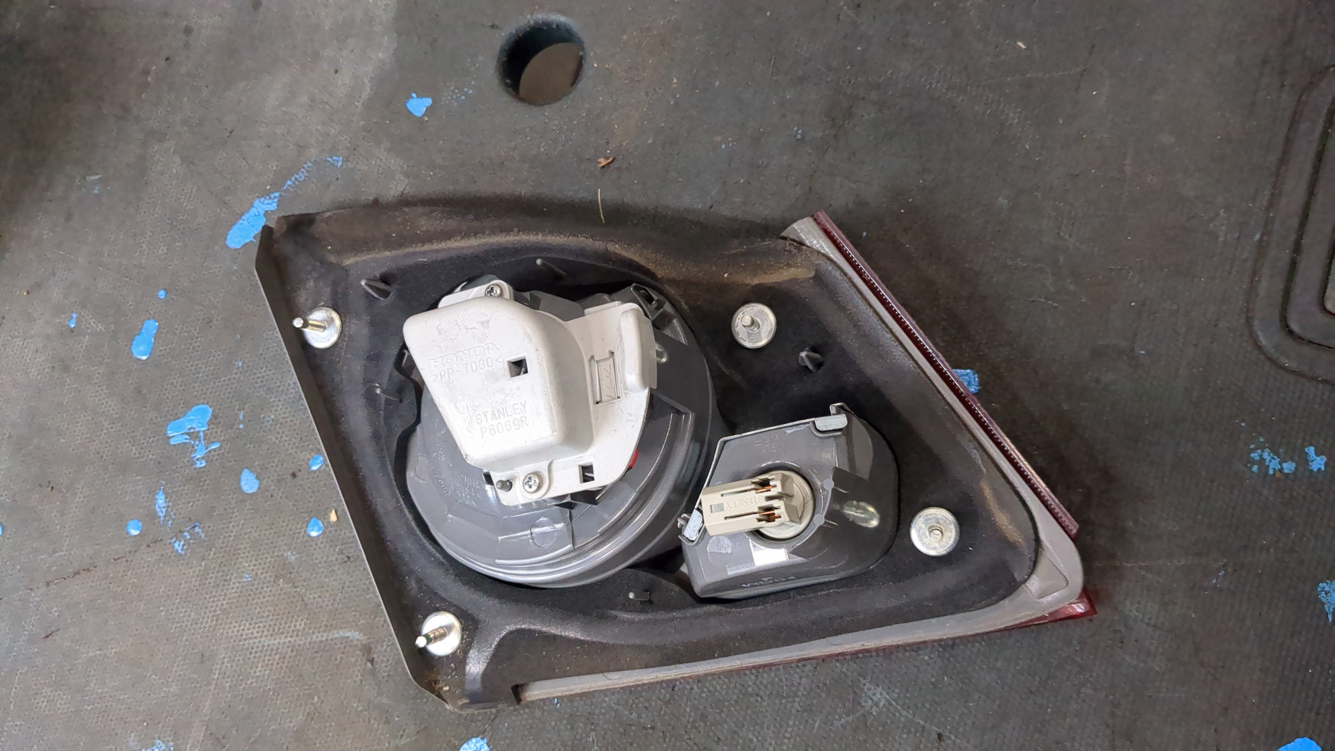 Фонарь задний внутренний правый