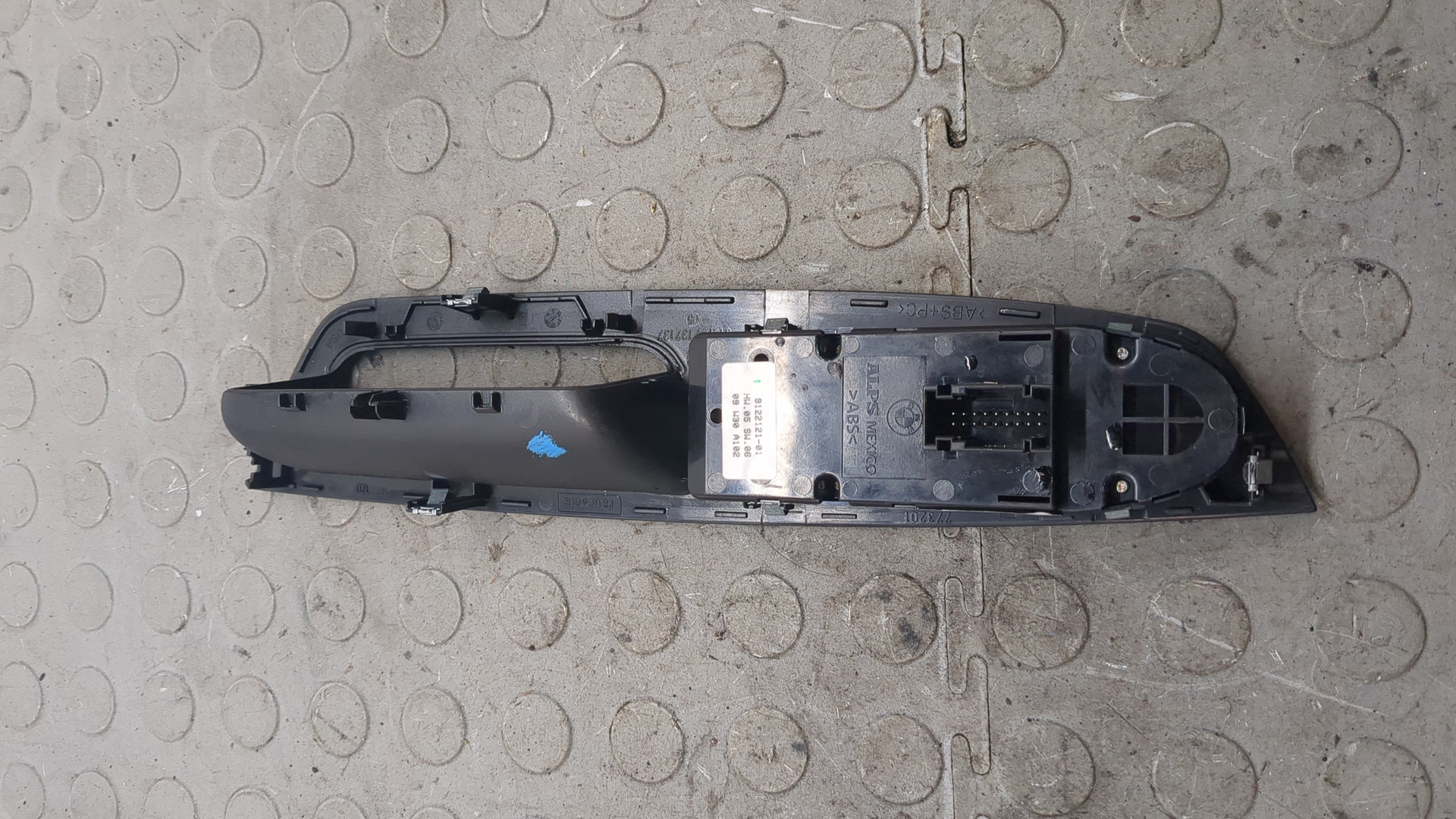 Кнопка стеклоподъемника