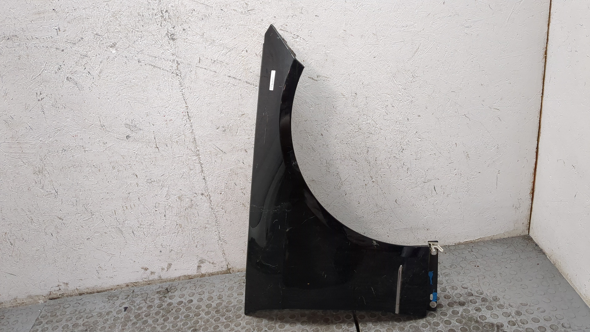 Крыло переднее правое