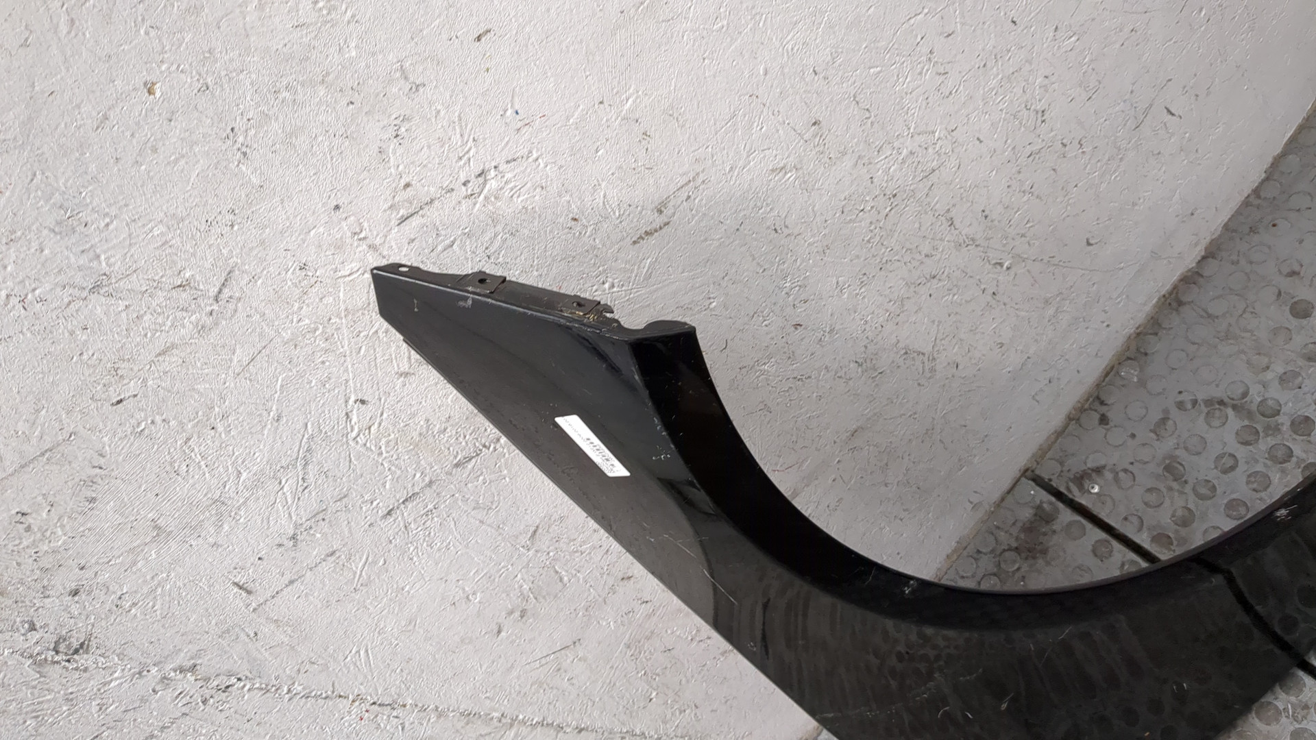 Крыло переднее правое