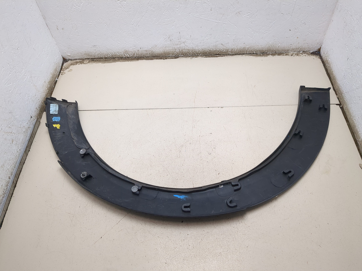 Накладка переднего крыла левого