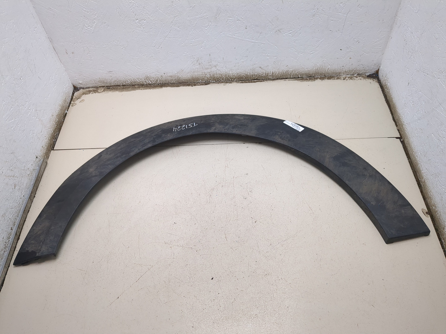 Накладка переднего крыла левого