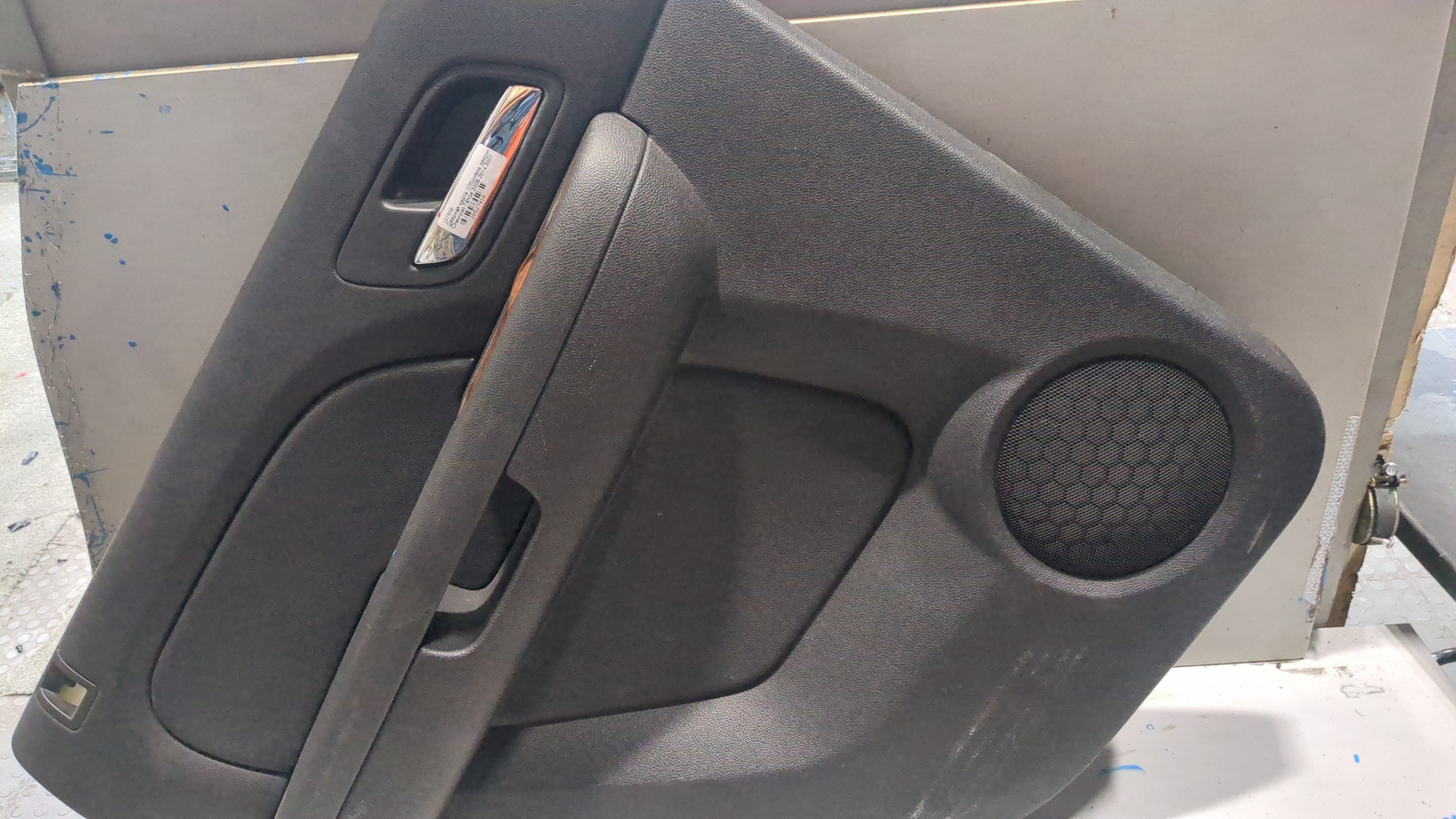 Обшивка двери задней левой