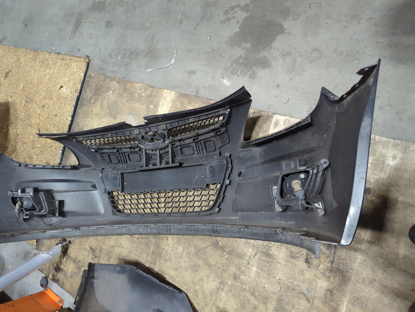 Бампер передний