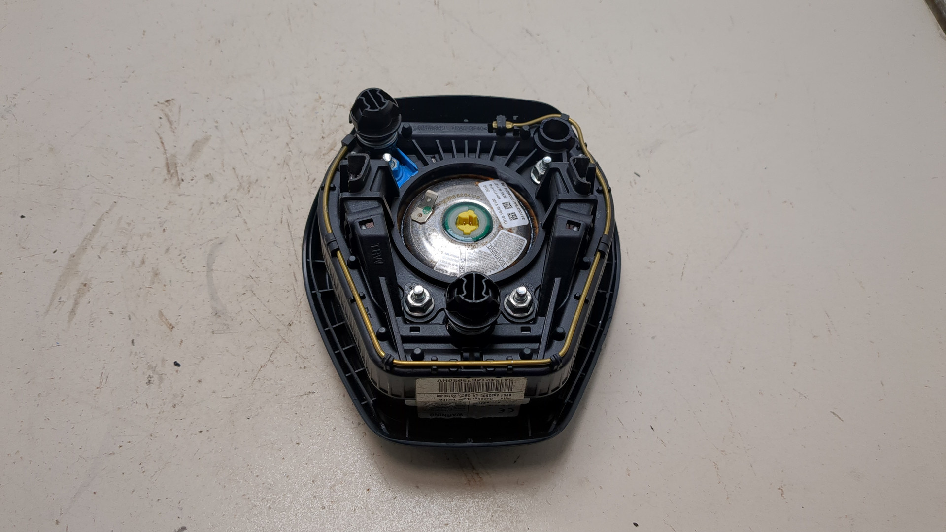 Подушка безопасности в рулевое колесо