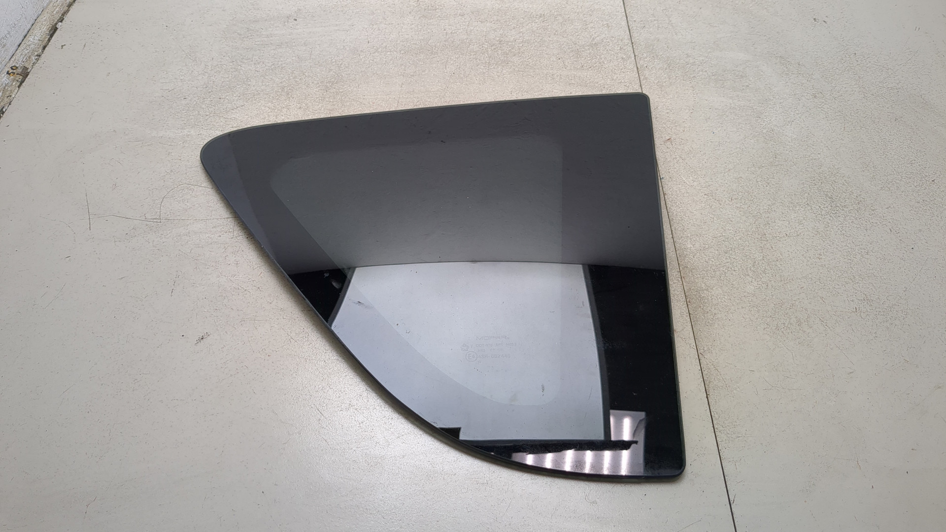 Стекло кузовное глухое правое