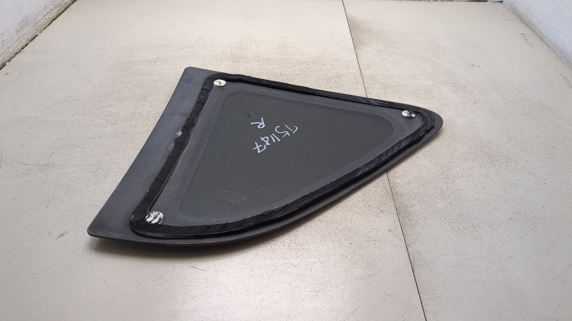 Стекло кузовное глухое правое