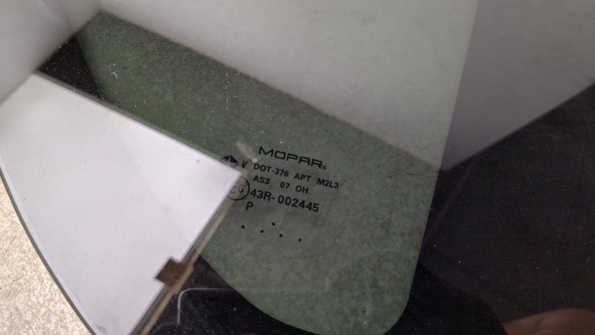 Стекло кузовное глухое правое