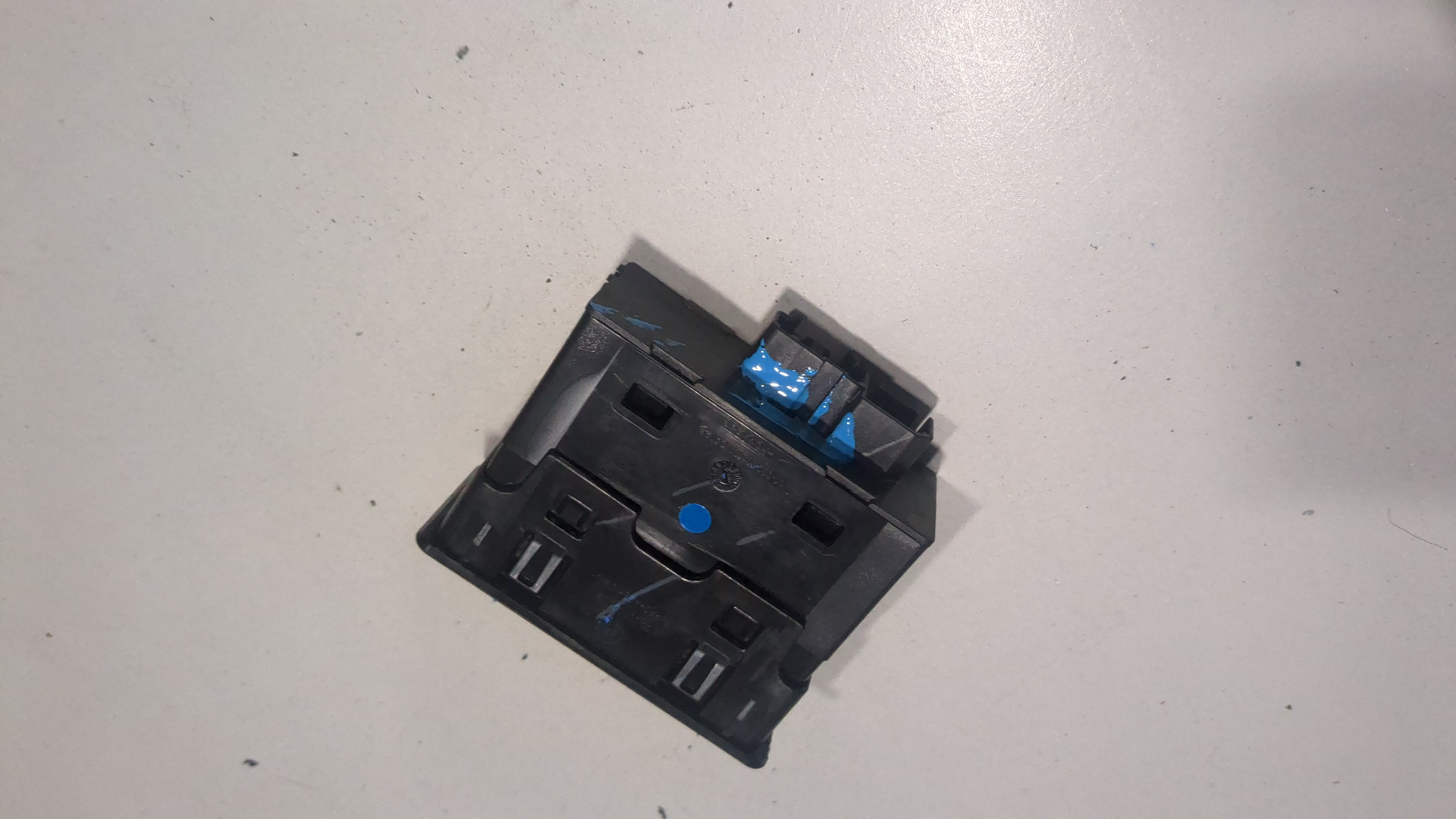 Гнездо AUX / USB IN