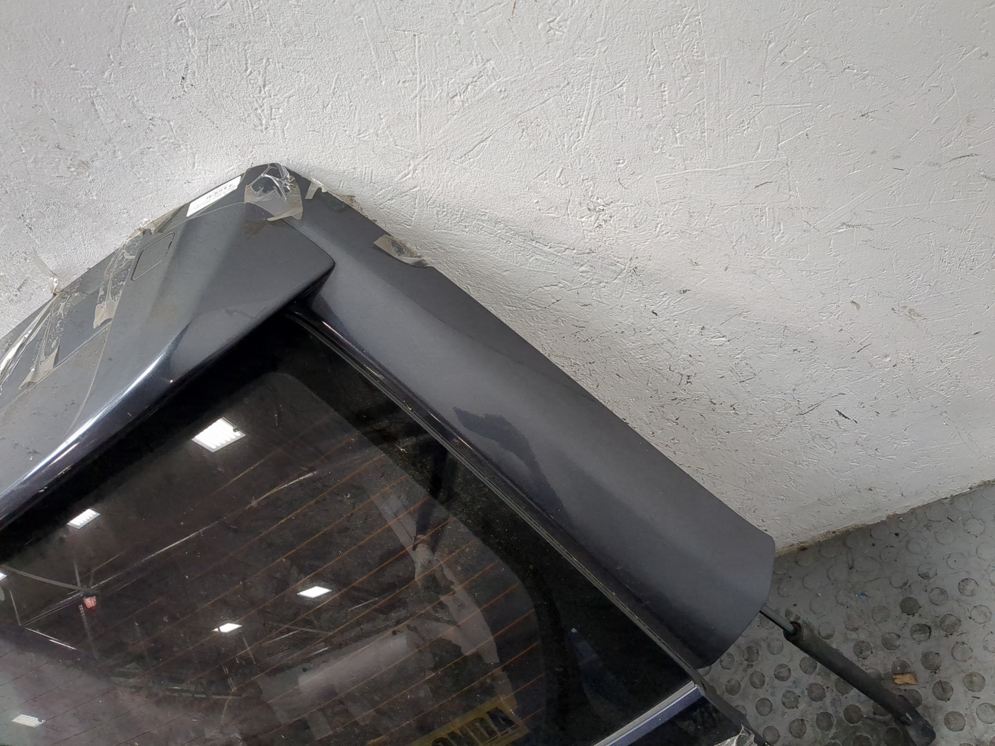 Дверь багажника