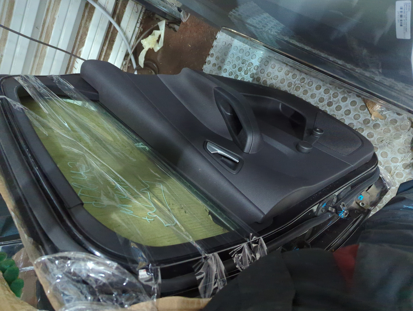 Дверь задняя правая