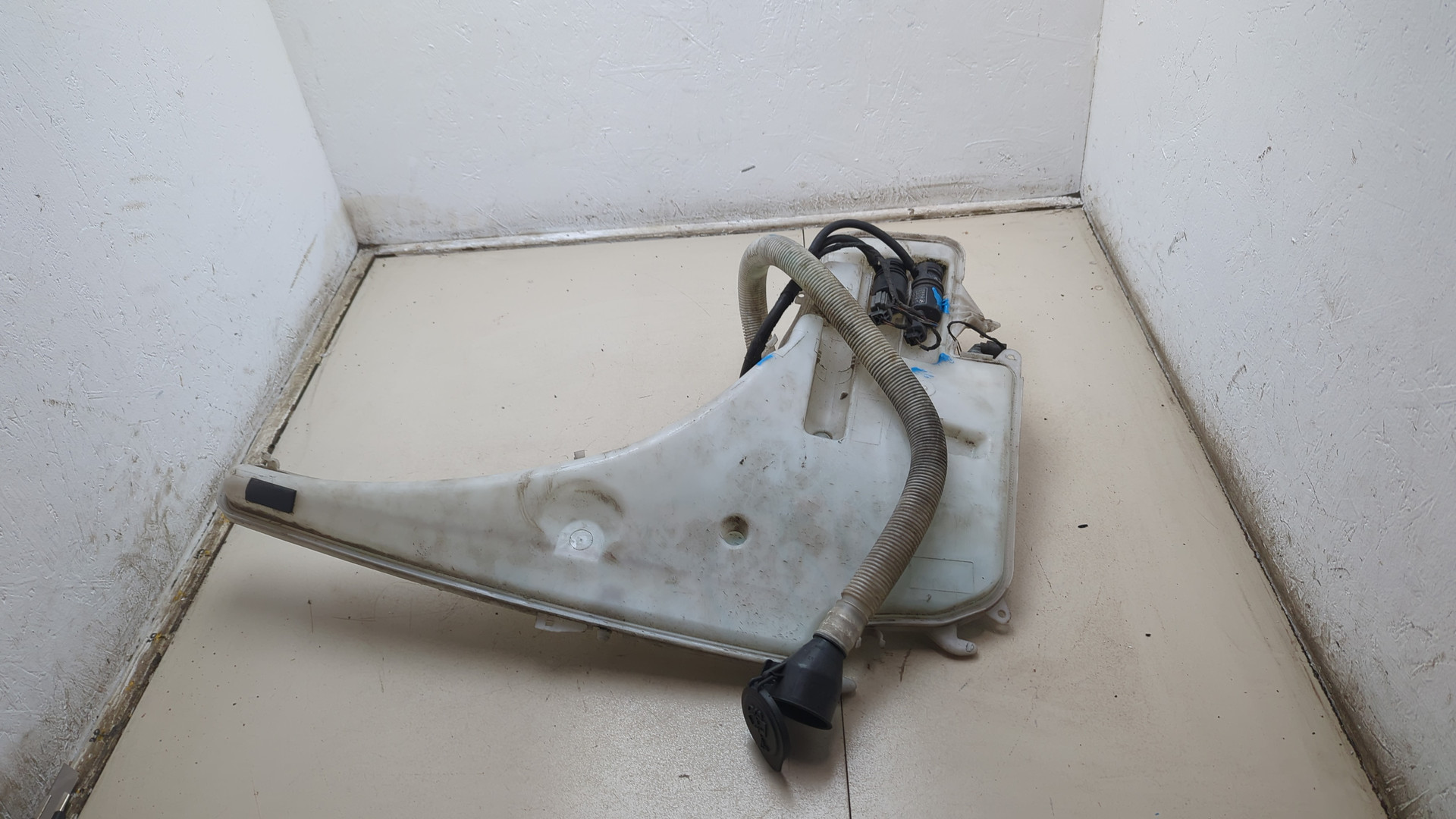 Бачок омывателя лобового стекла