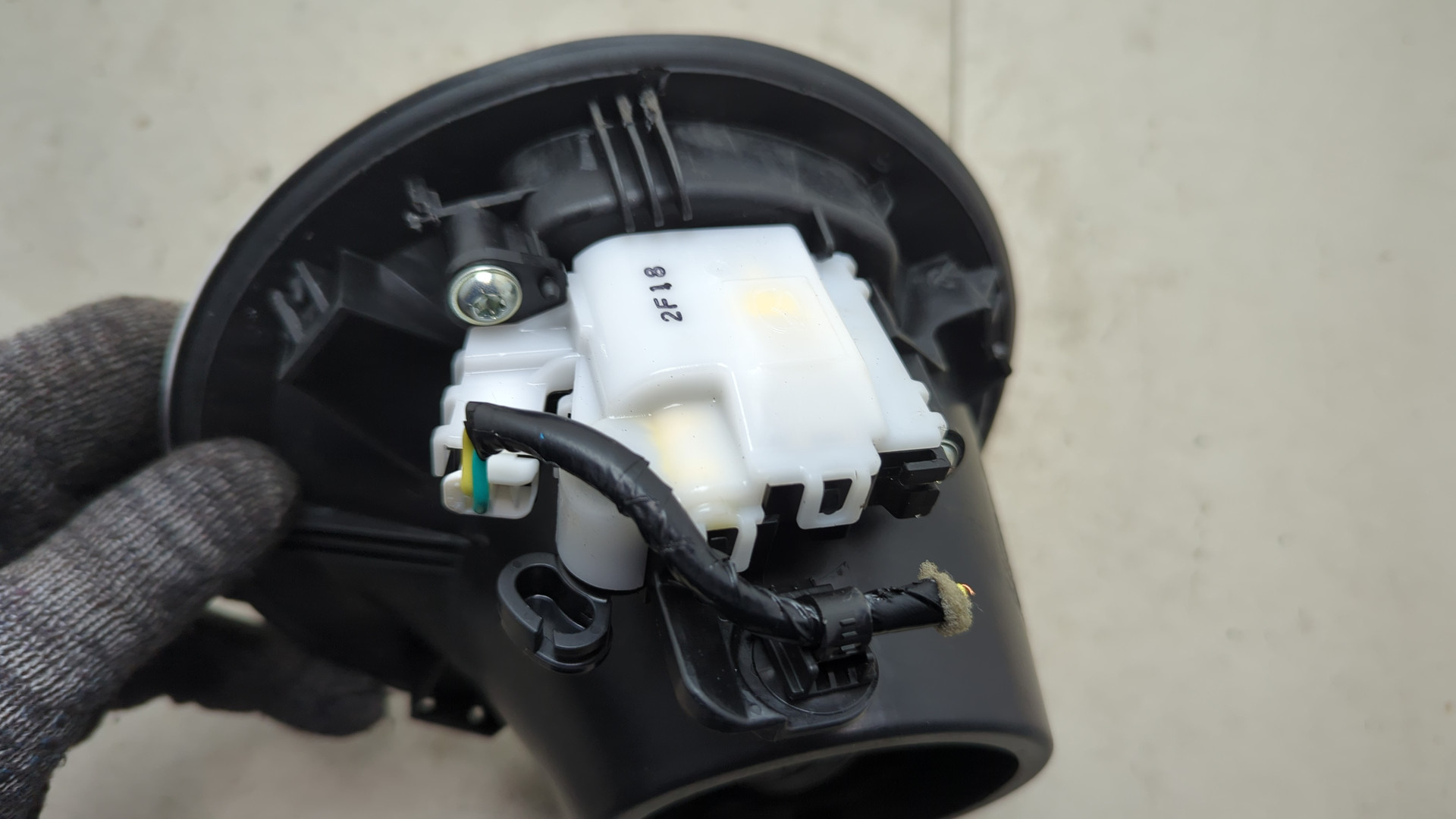 Лючок бензобака