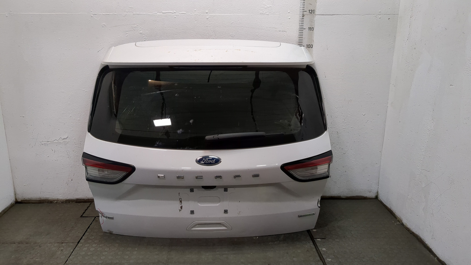 Дверь багажника