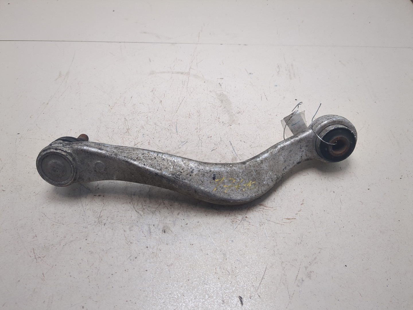 Рычаг задний правый