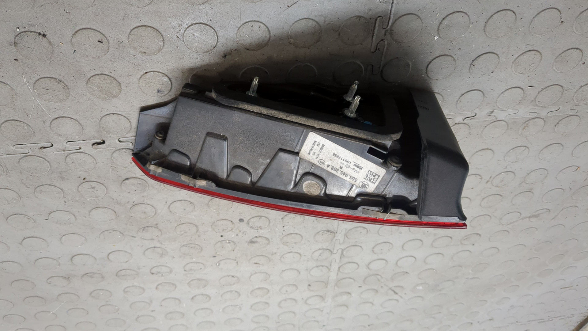 Фонарь задний внутренний правый