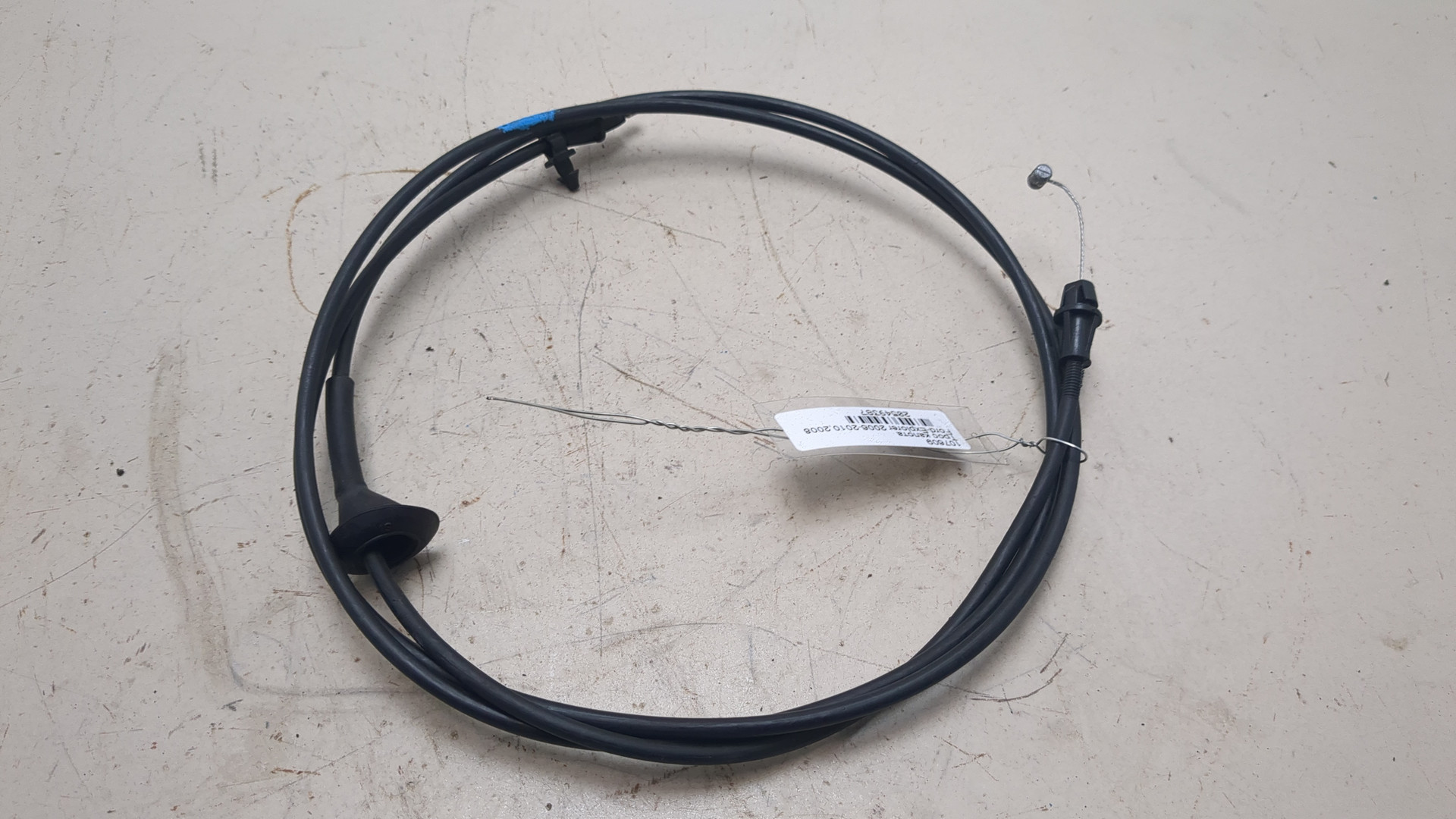 Трос открывания капота