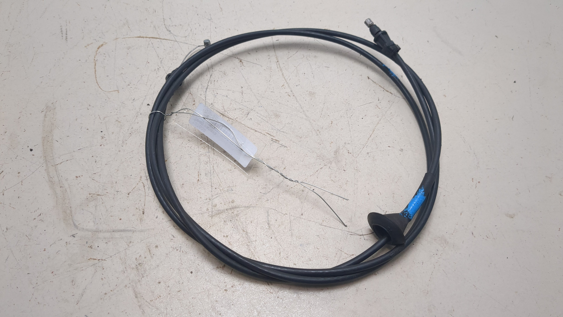 Трос открывания капота