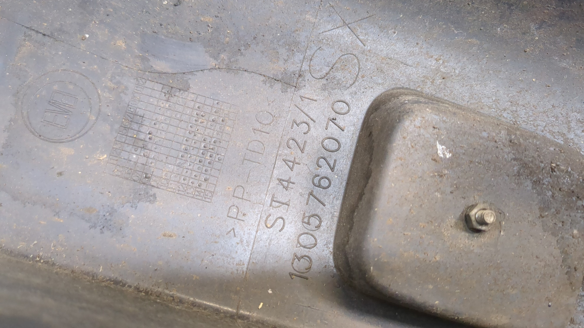 Накладка переднего бампера