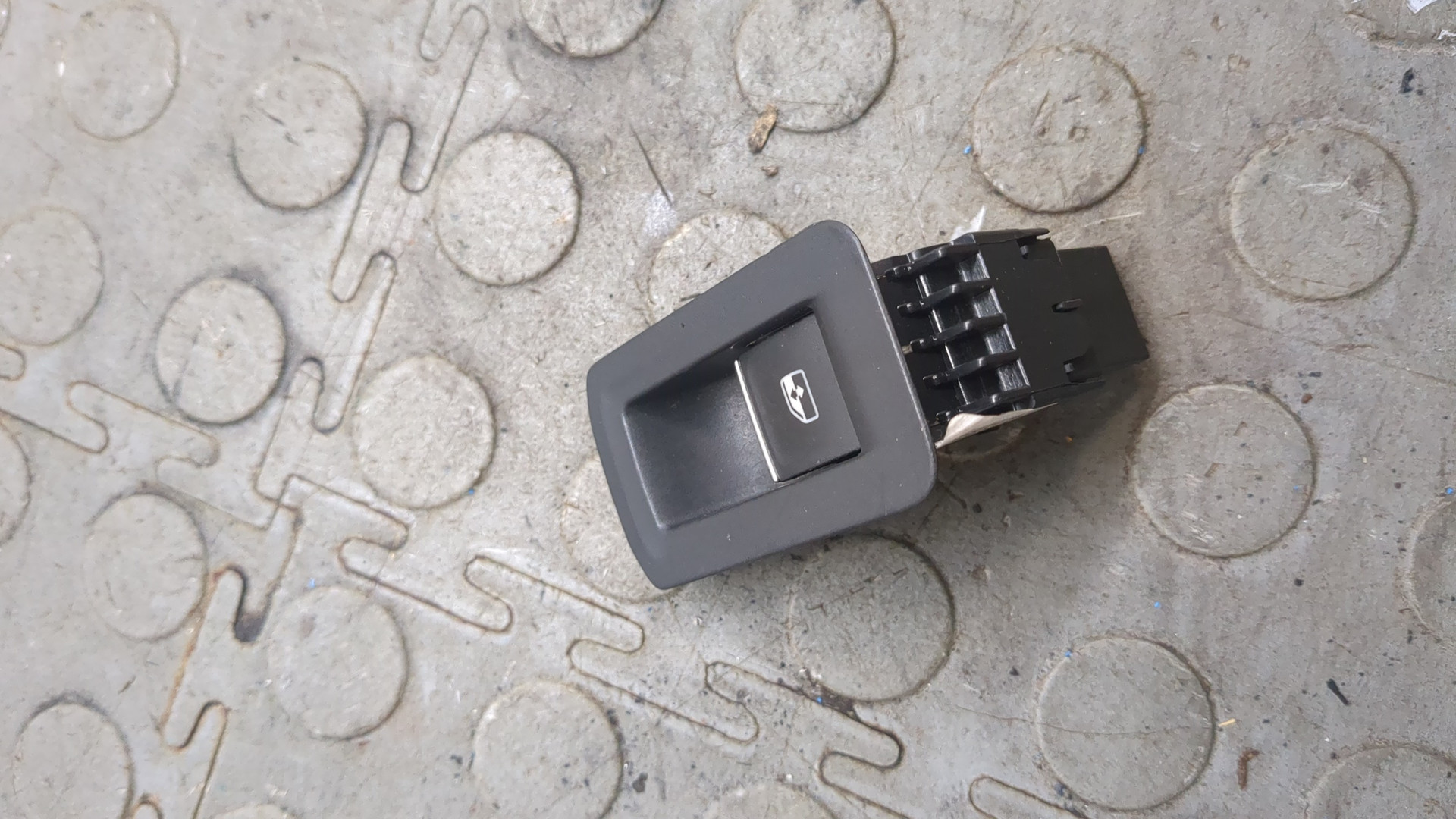 Кнопка стеклоподъемника