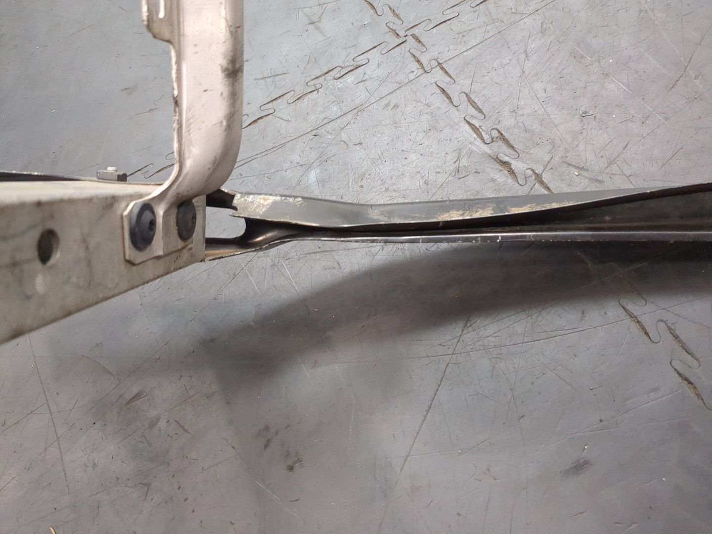 Усилитель переднего бампера