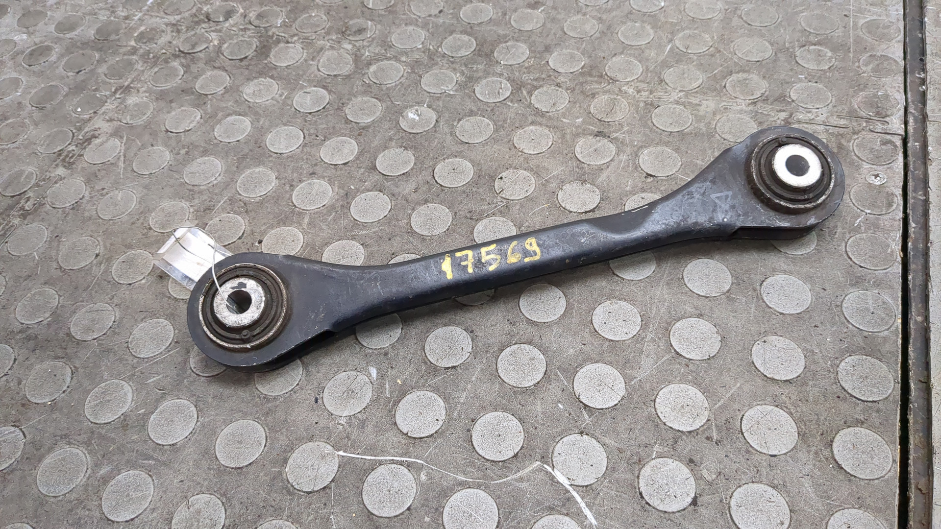 Рычаг задний