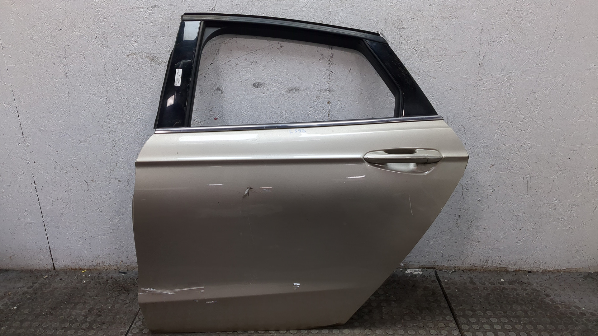 Дверь задняя левая