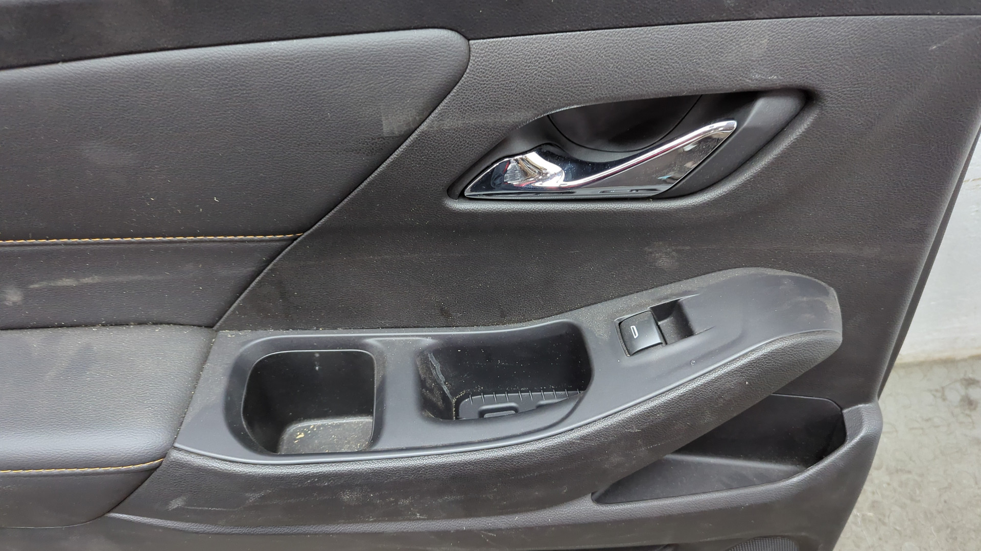 Обшивка двери задней левой