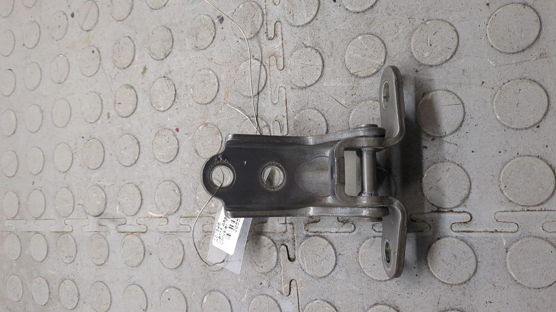 Петля двери