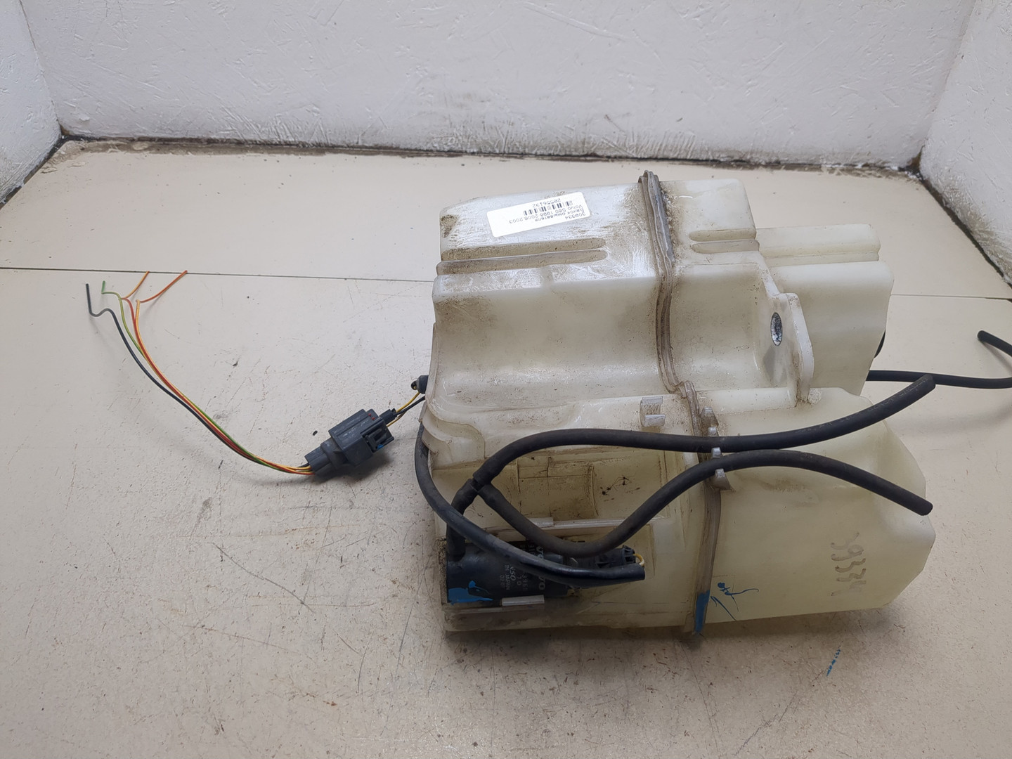 Бачок омывателя лобового стекла