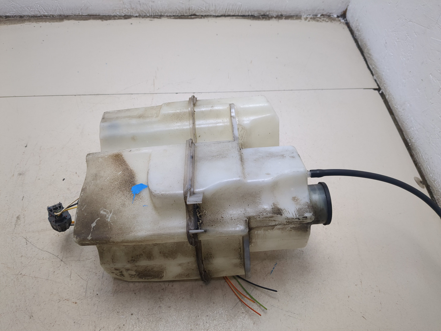 Бачок омывателя лобового стекла