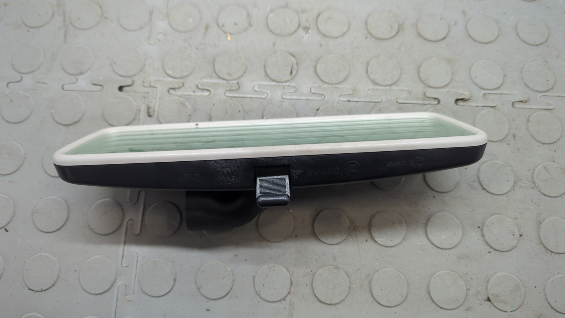 Зеркало заднего вида