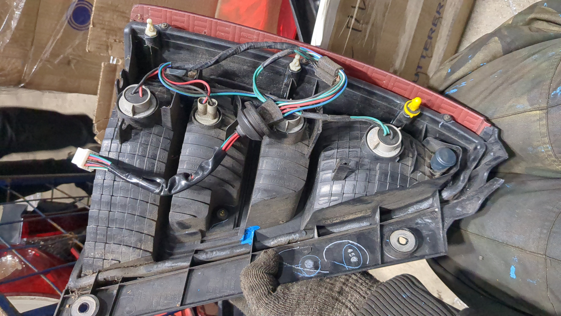 Фонарь задний правый